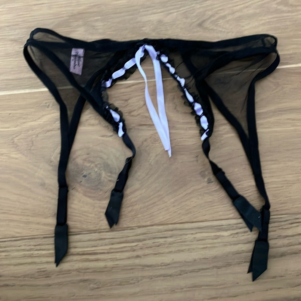 Agent Provocateur black/lilac suspenders - size M